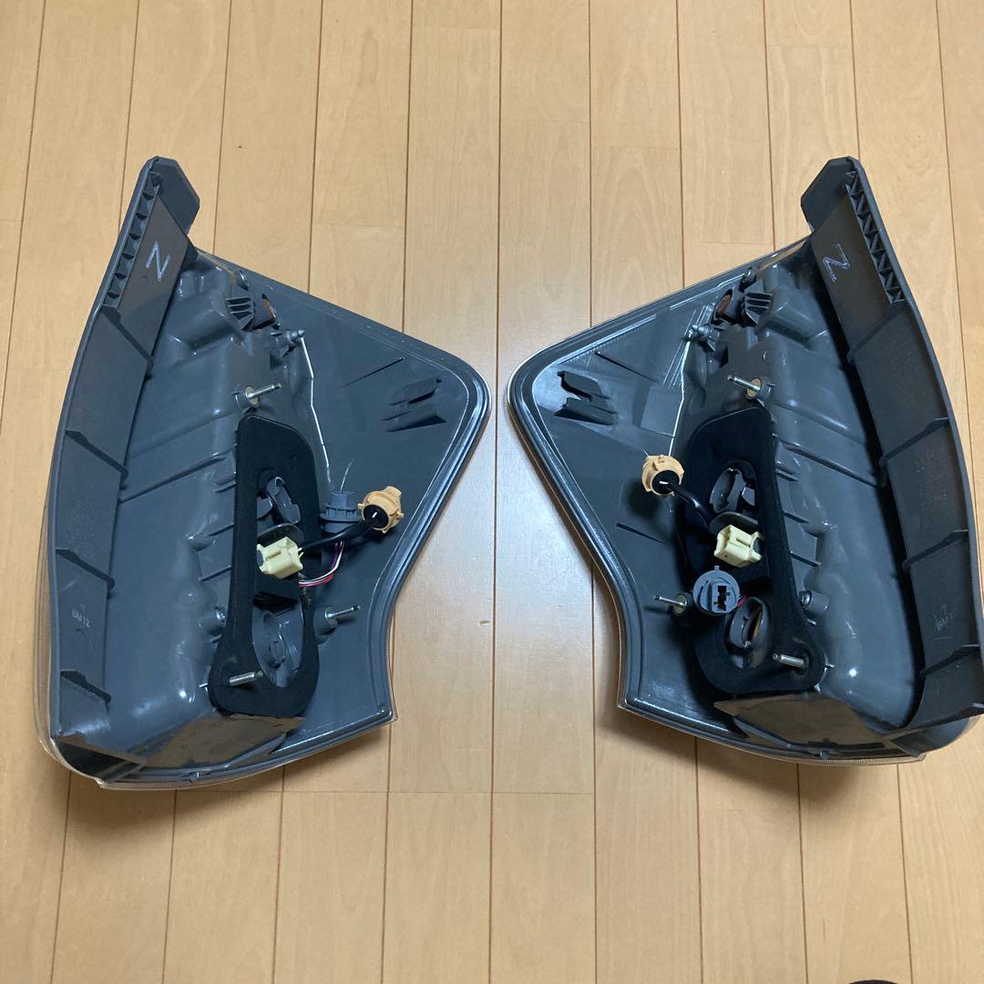 売り切り価格！平成24年式　プリウス　アルファ テールライト 左右セット