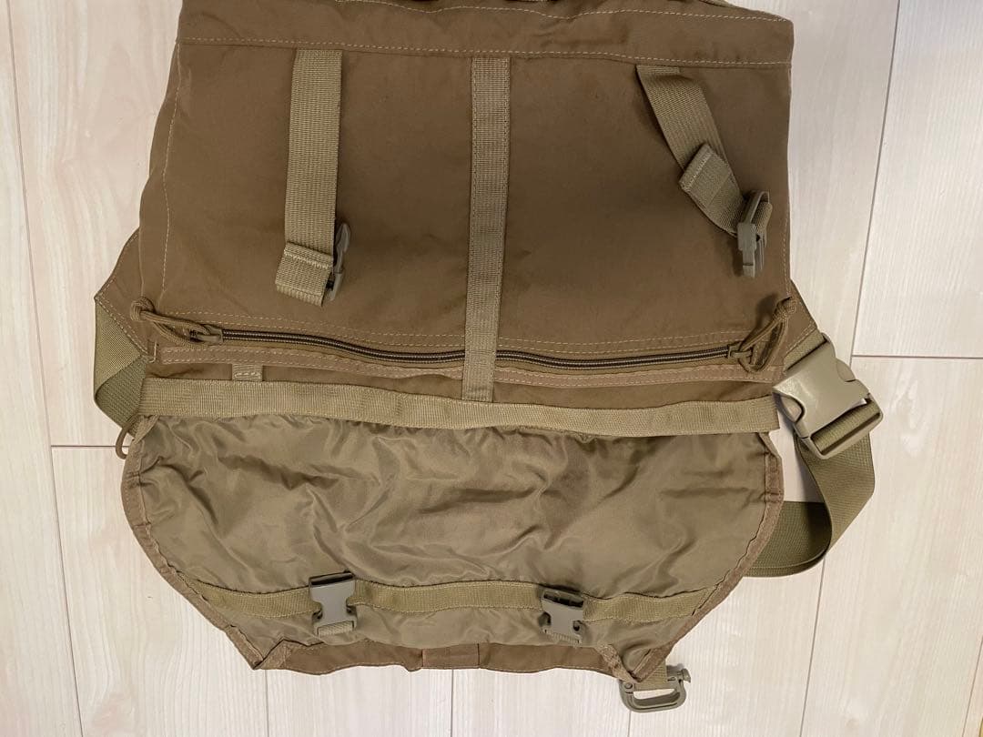 ブリーフィング メッセンジャーバッグ