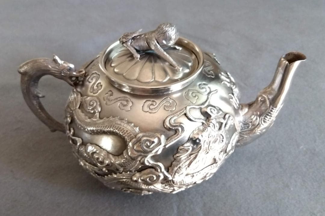 北京工芸品公司　銀製伝統雲龍紋唐獅子摘酒器　288gram高110長175mm