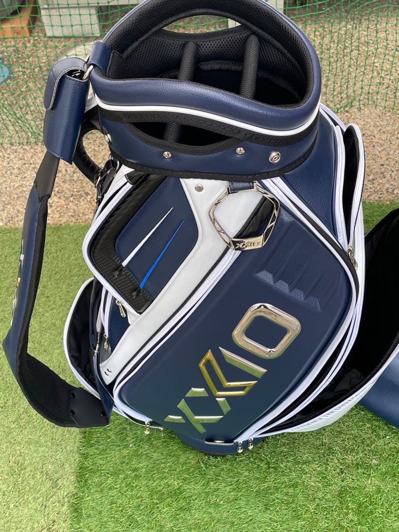 極美品XXIOプロモデルレプリカキャディーバッグ ネイビー/ホワイト未使用に近い