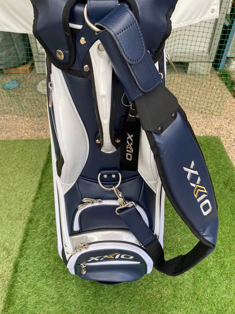 極美品XXIOプロモデルレプリカキャディーバッグ ネイビー/ホワイト未使用に近い