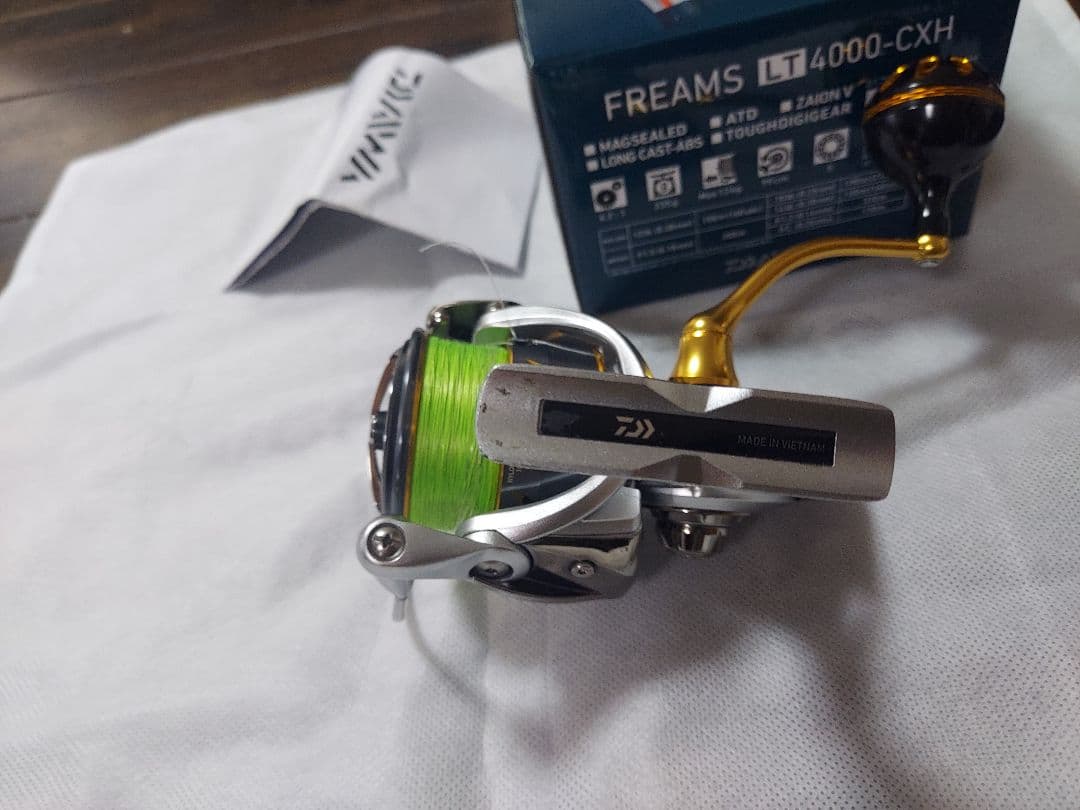 DAIWA 21フリームスLT4000-CXH スピニングリール