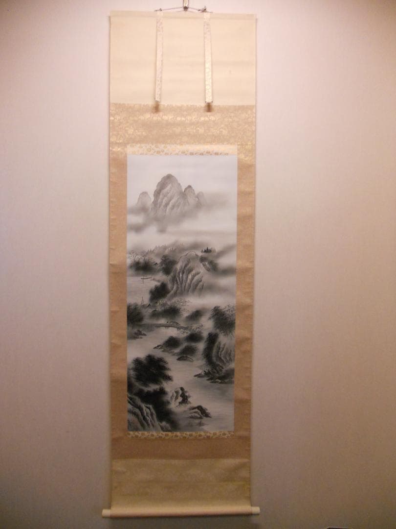 掛け軸 堀広陽 水墨山水 絹本 希少 軸装 茶道具 掛軸 美品 です。