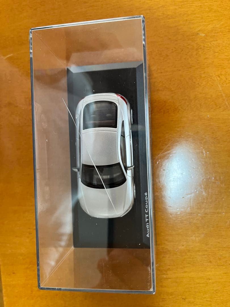 Audi TT Coupé ミニカー 1/43 スケール シルバー