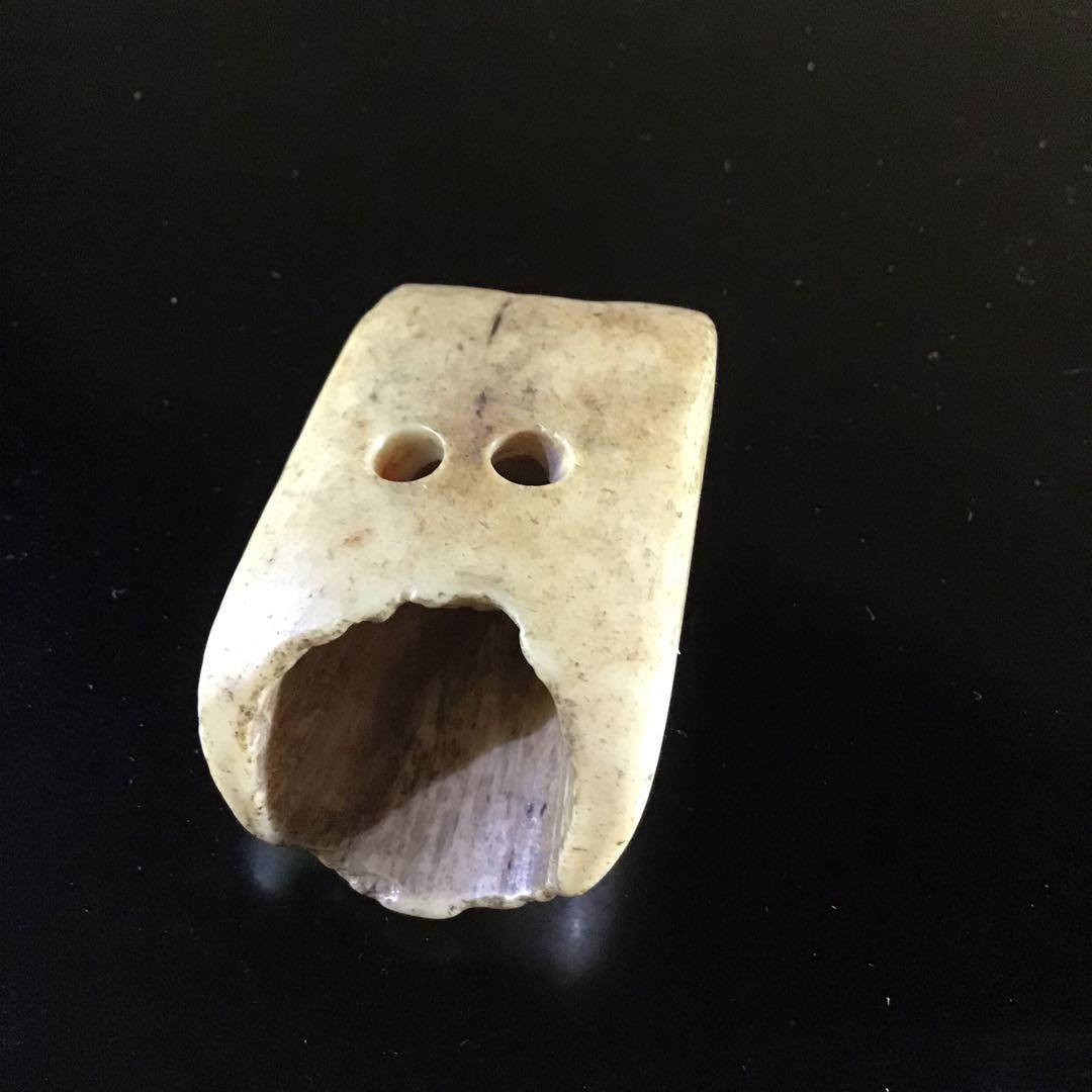 根付　「アイヌ」　日本ホンシュウ鹿角材質　素朴な根付　　　N13