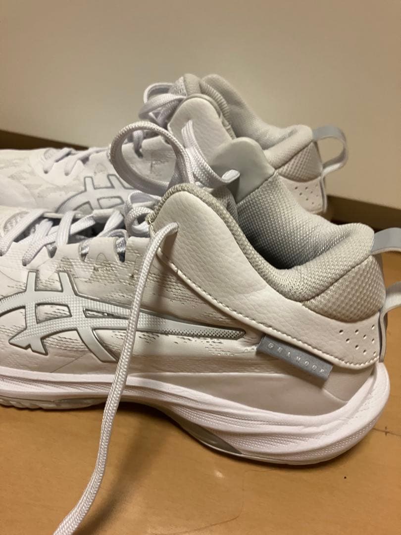 ASICS バスケットボールシューズ ホワイト