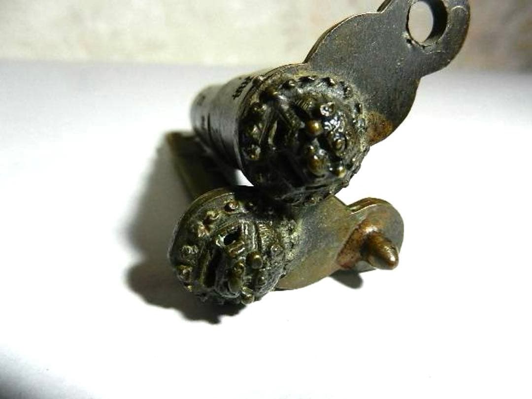 ５文字の組合せで解錠できる中国骨董錠前その１（真鍮製　長さ８．２㌢、重さ９３㌘）