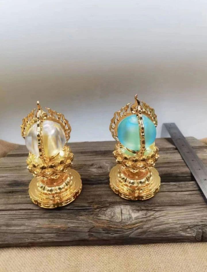 【修縁堂】釈迦如来の宝珠です 銅メッキ 瑠璃を携帯する 法具古美術品