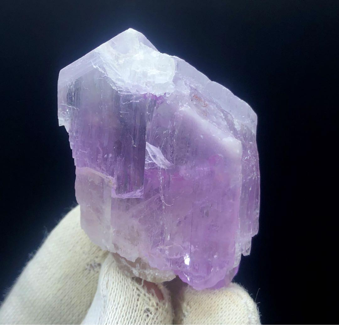 天然のバイカラークンツァイトクリスタル