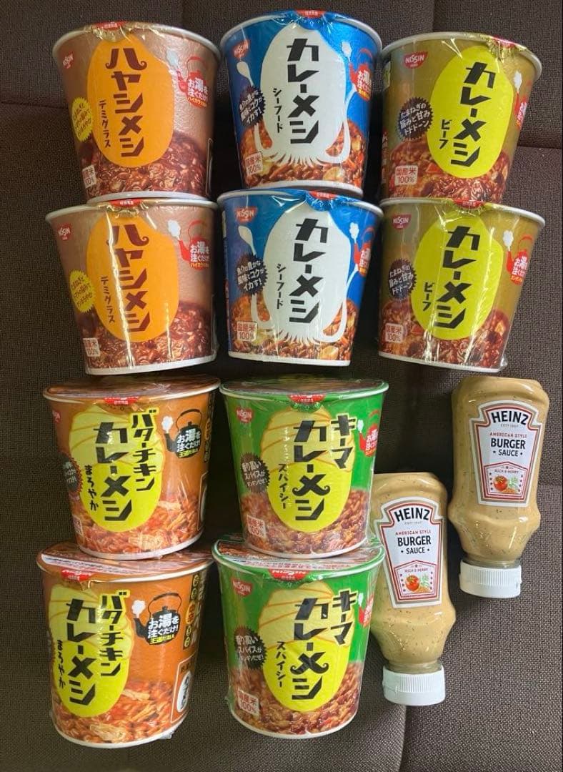 サッポロラーメン、カレーめし、冷麺、ペヤング焼きそば、お菓子などの販売です。