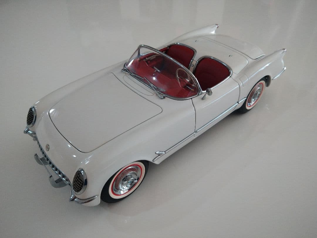 車　ダイキャストミニカー　1/18　ＡＵＴＯ・ＡＲＴ　コルベット１９５３