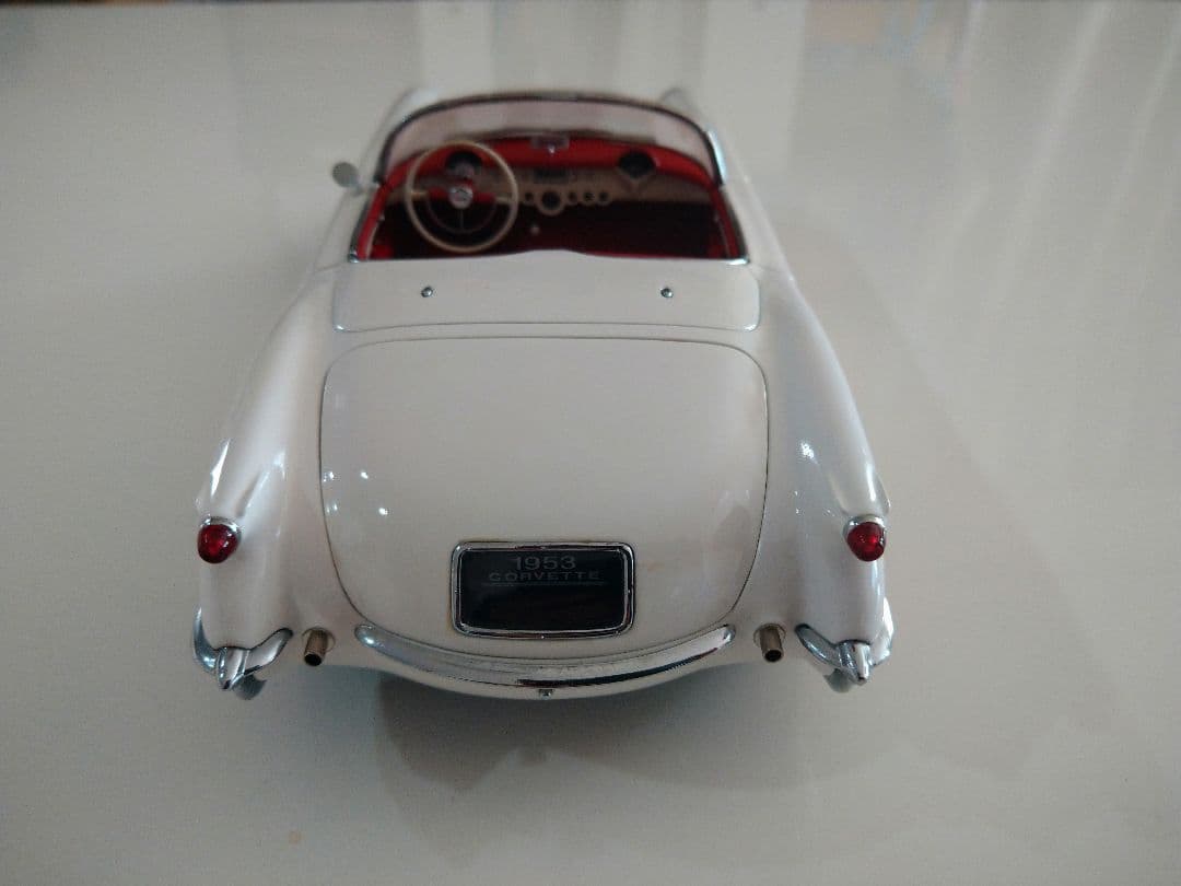 車　ダイキャストミニカー　1/18　ＡＵＴＯ・ＡＲＴ　コルベット１９５３
