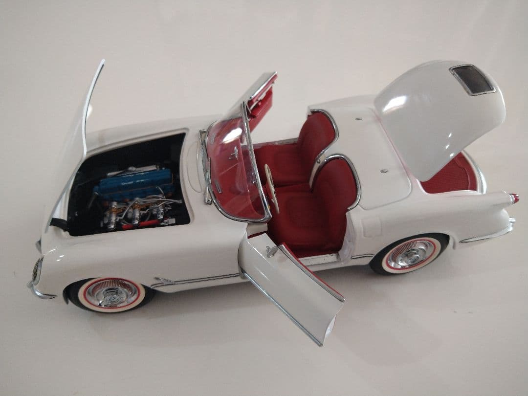 車　ダイキャストミニカー　1/18　ＡＵＴＯ・ＡＲＴ　コルベット１９５３