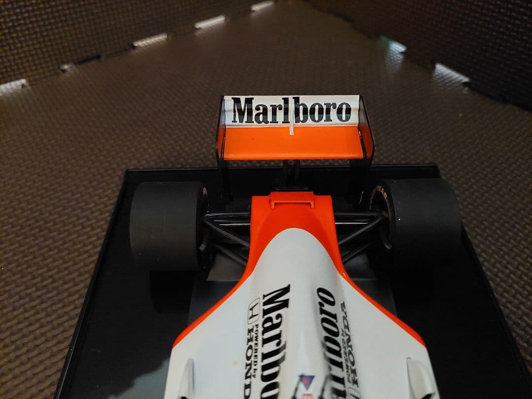 1/18 ＃１１ マクラーレンMP4/4 アラン・プロスト Marlbolo
