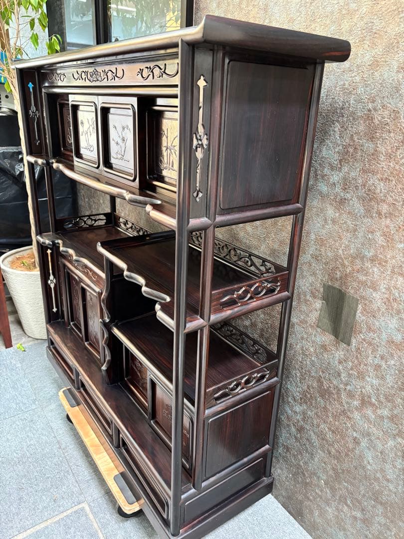 彫刻入り 黒檀 紫檀 飾り棚 茶箪笥 アンティーク