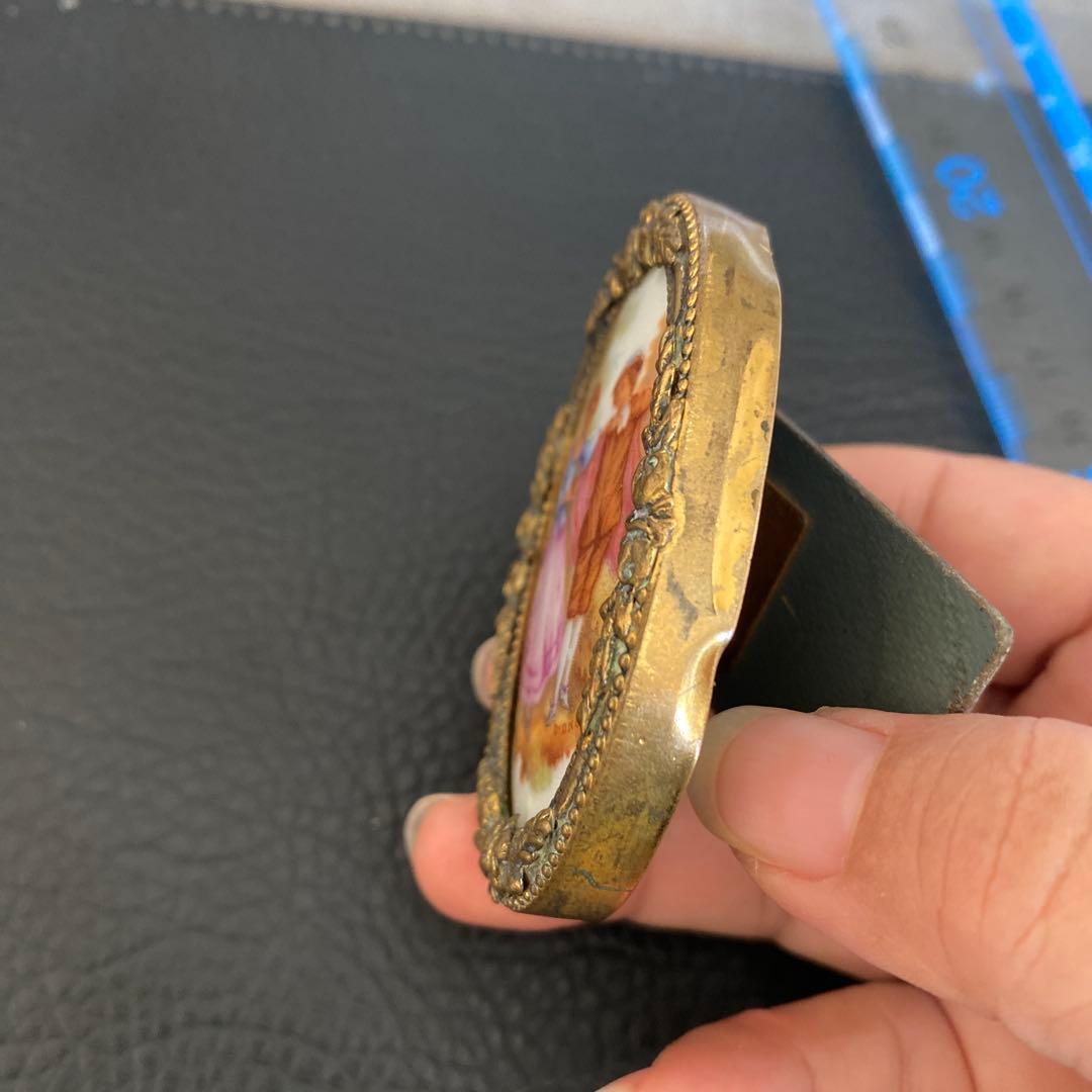 アンティーク男女絵柄ブローチか写真アルバムかMade in Denmark丹麦製