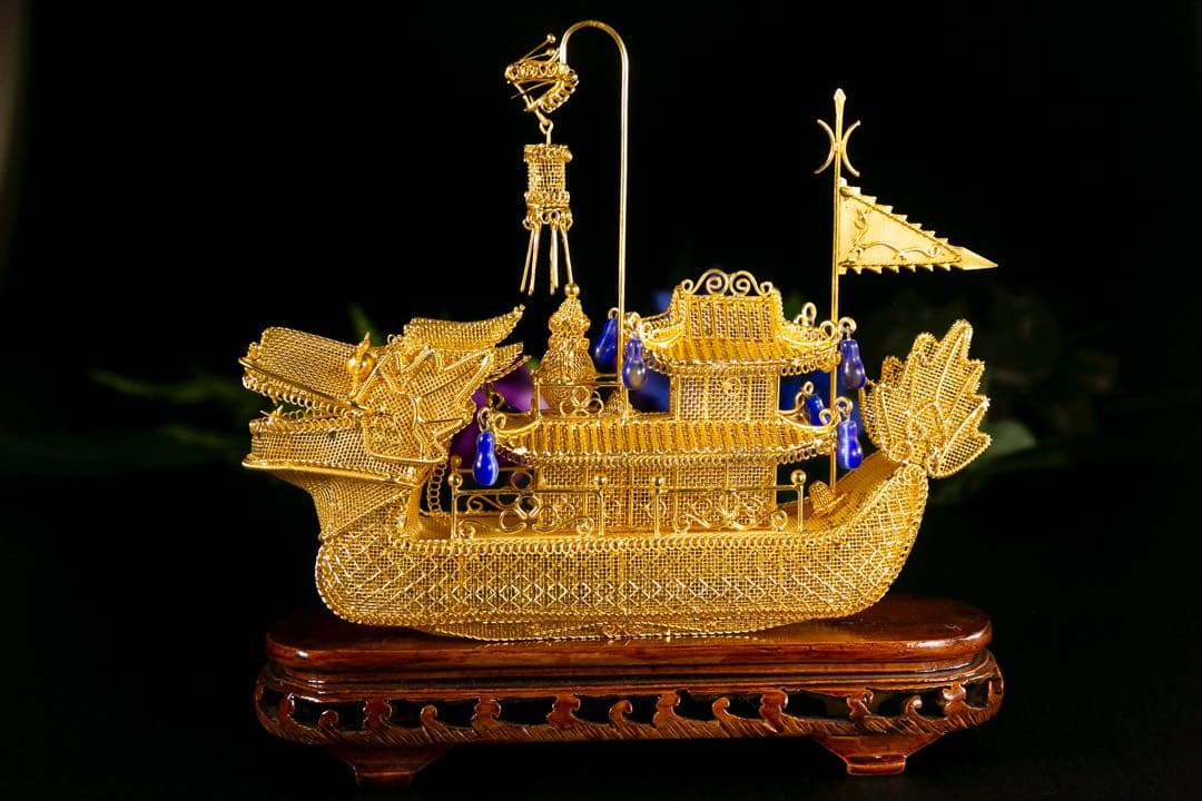 【中国工芸品】鍍金絹龍船置物　波紋台付