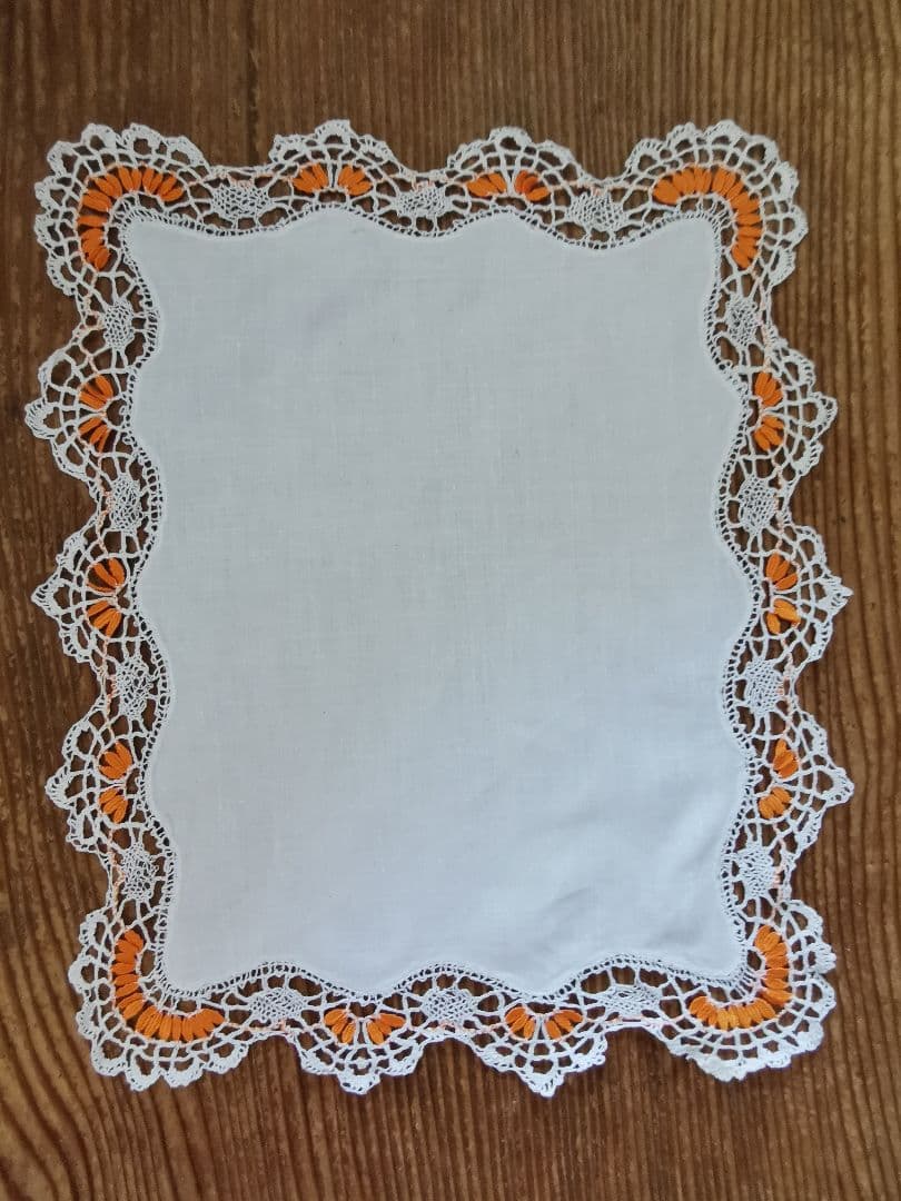 アンティークフランス 透かしレース スカラップフリル装飾 リネンクロス ドイリー