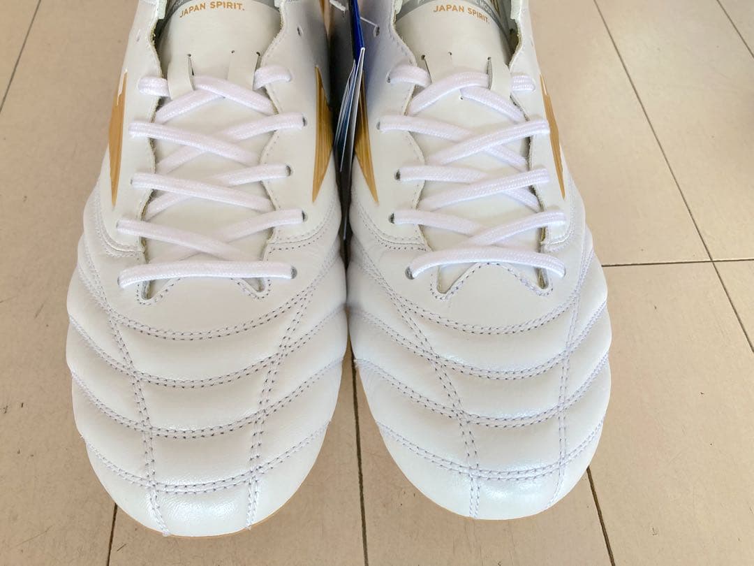 モレリアネオ4ジャパン　白✖️金　26.0㎝　新品。