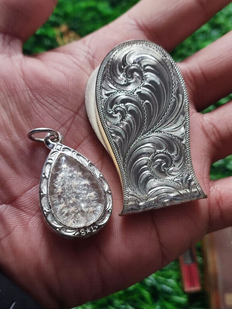 このアクセサリーには複数のバリエーションがあります。