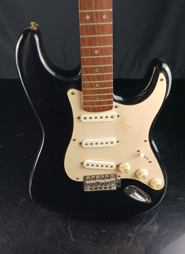 Y2981-17 FERNANDES フェルナンデス エレキギター