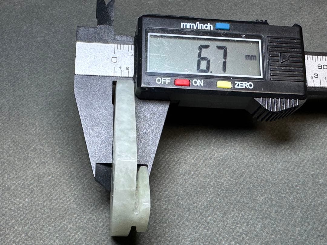 本翡翠　根付　中国美術　アンティーク　骨董　飾り物　古美術品　 置物　細密細工