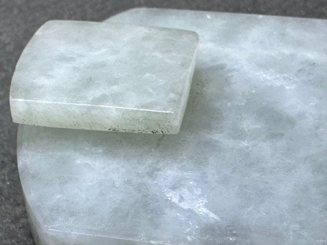 本翡翠　根付　中国美術　アンティーク　骨董　飾り物　古美術品　 置物　細密細工