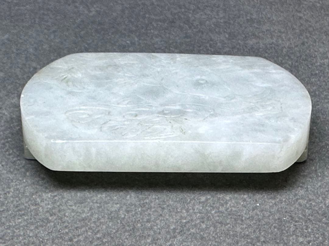 本翡翠　根付　中国美術　アンティーク　骨董　飾り物　古美術品　 置物　細密細工