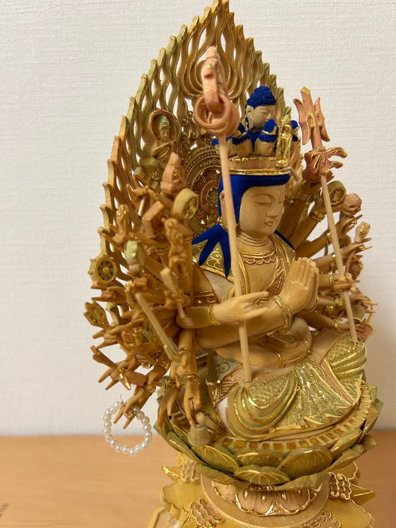 千手観音菩薩　金色　木製　新品　美品