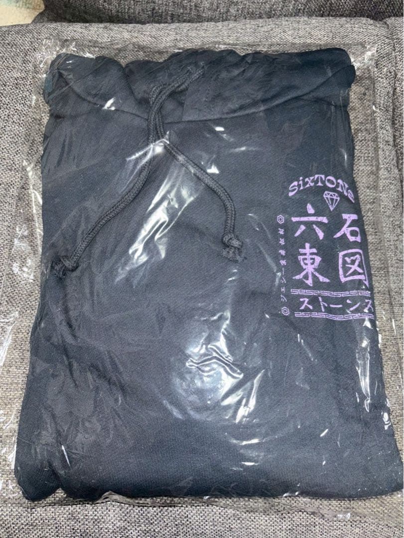 SixTONES フード付き黒パーカー