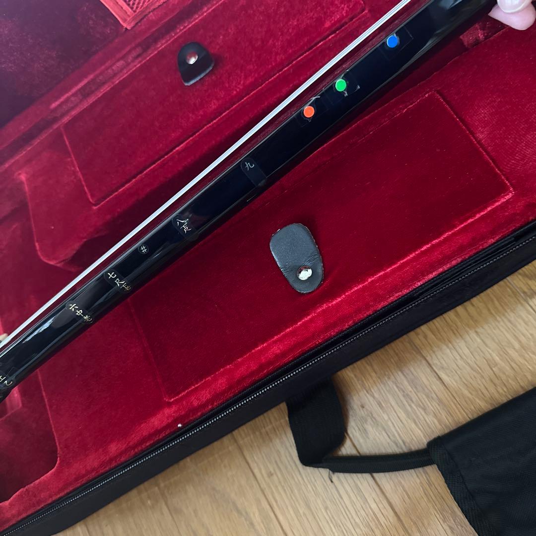 三線　生産地　沖縄　爪、三線立てつき　ショルダーベルトつき