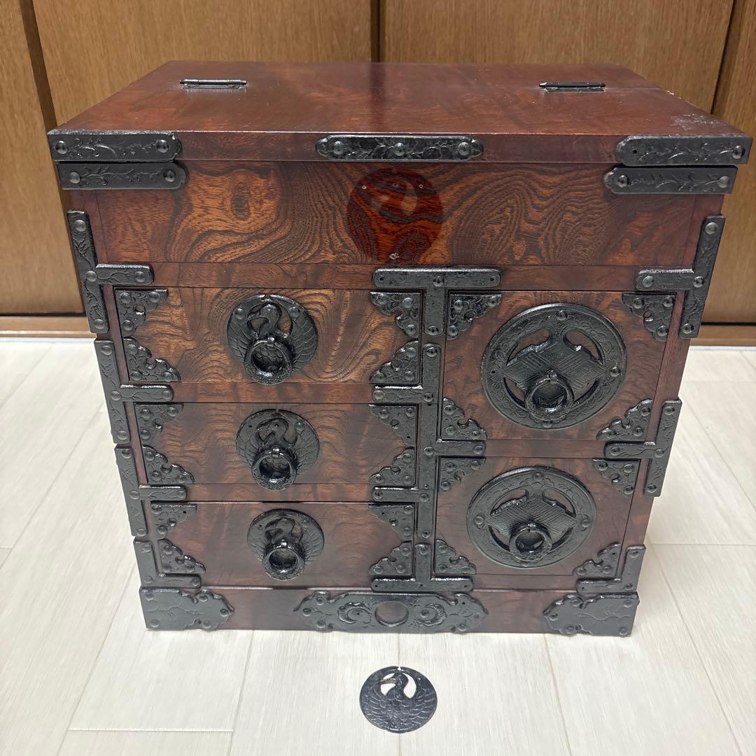 ①②からくり箪笥　岩谷堂箪笥