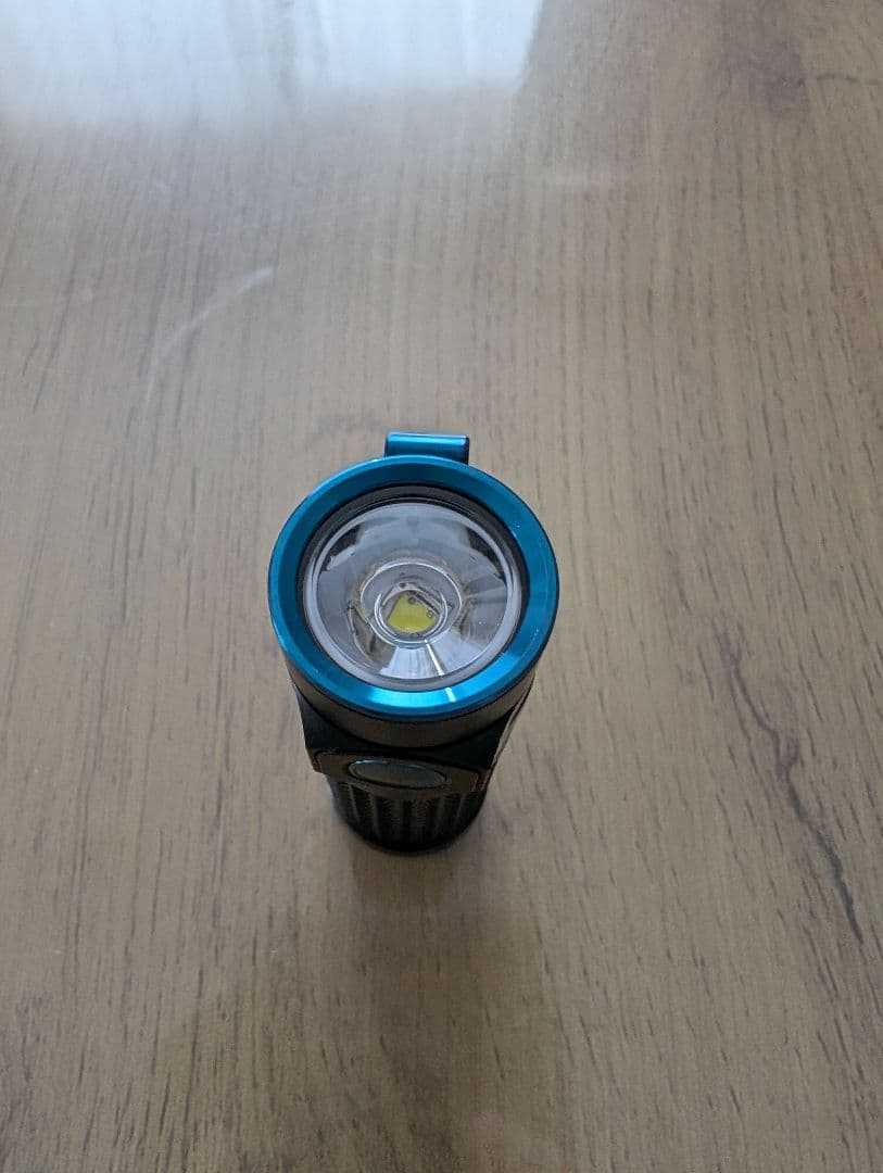 Olight Baton 4 Premium Edition 懐中電灯