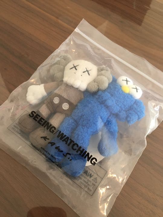 正規品☆kaws セサミ コラボ☆SEEING/WATCHNIG ぬいぐるみ