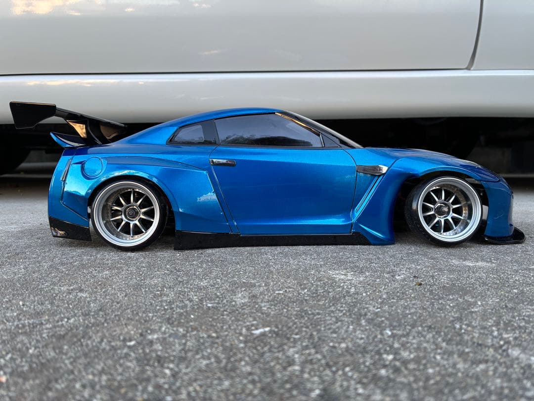 アディクション　R35-gtr ラジコンボディ