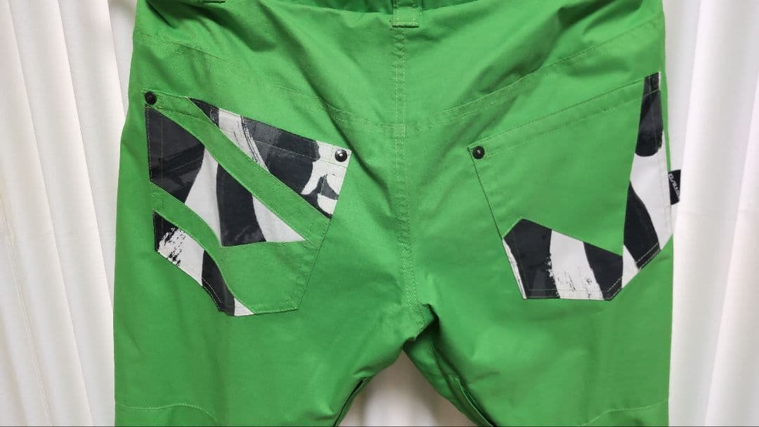 スノーボードウェア　上クイックシルバー　（Sサイズ）下 ESTIVO（Ｌサイズ）