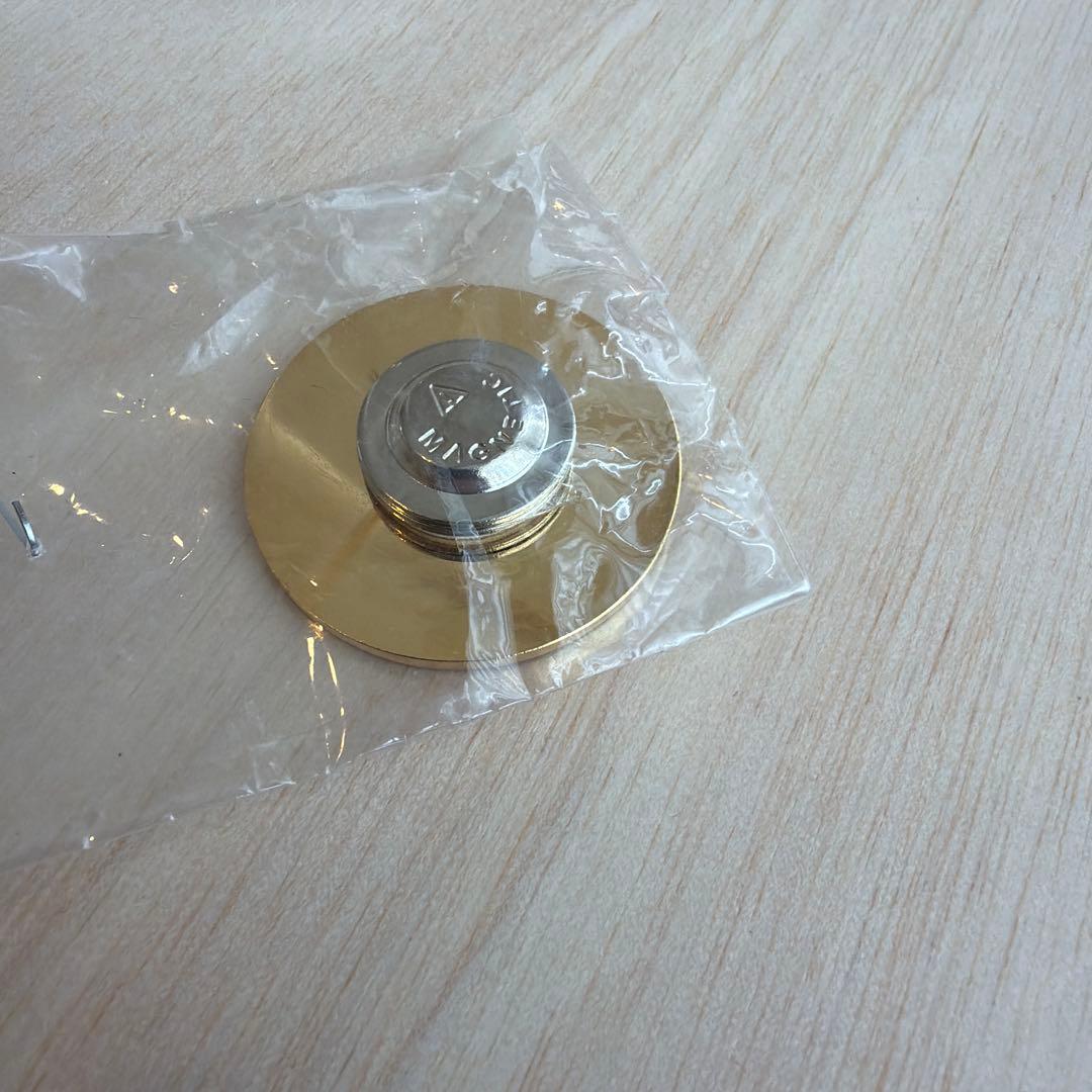 ドバイ万博　ウーマンズ パビリオン　国際ウーマンズデー記念バッジ