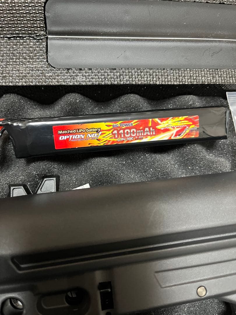 AR-15電動ガン BATON バッテリー　ドットサイト　マガジン4つ付き！