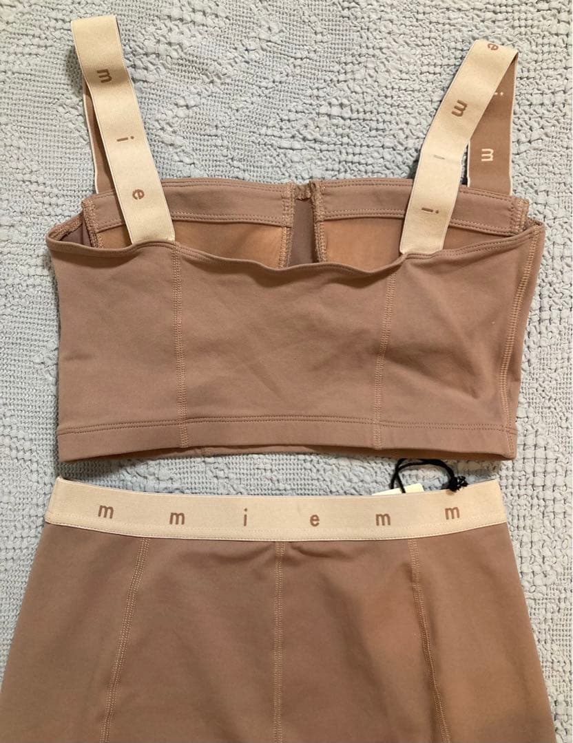 新品　emmi yog aエミヨガ　ヨガウェア　吸水速乾　ピンクベージュ　M