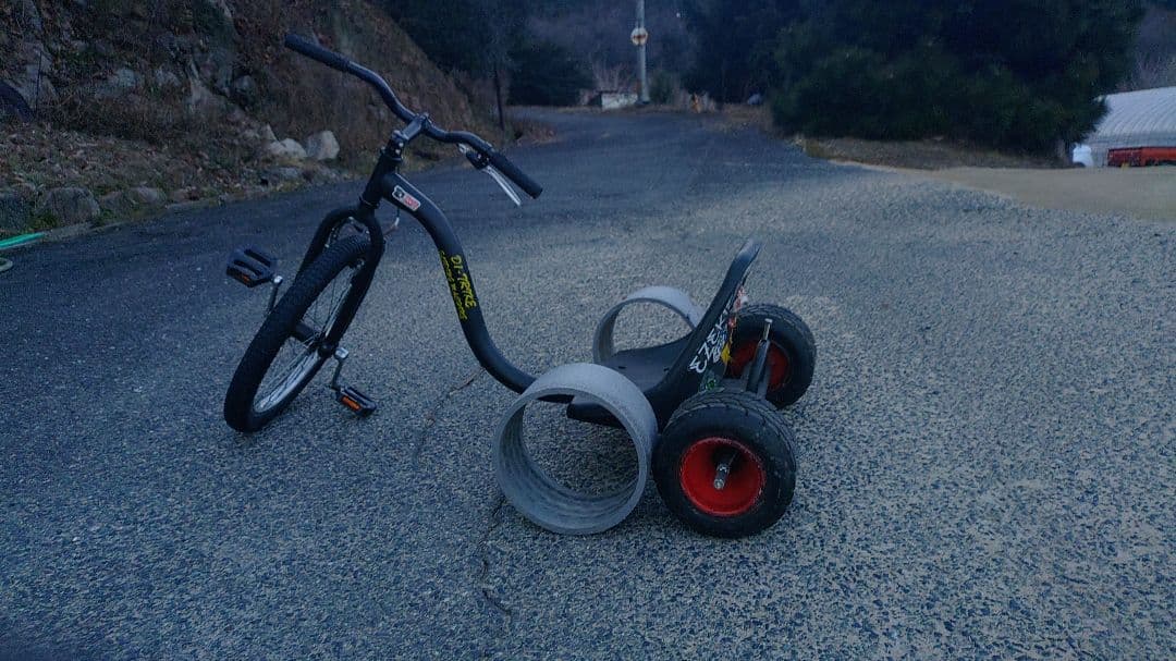 Smittybilt スケートボード 赤ホイール ドリフト3輪車 d1トライク