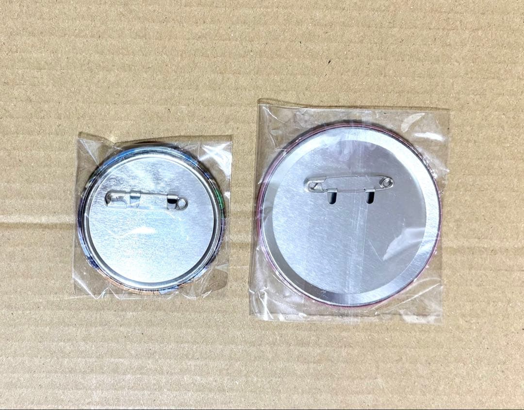 進撃の巨人　ヒストリア　ユミル　クリスタ　缶バッジ　巨人中学校　いらすとや