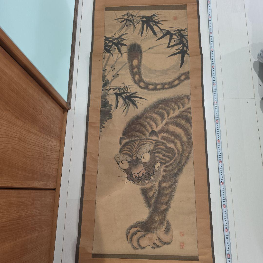 虎の掛軸 約幅67cm x 高さ1750cm