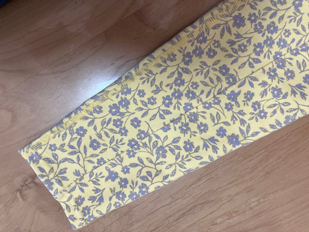 emmi ヨガウェア　上下セット 花柄 ヨガウェア ブラトップとレギンスセット