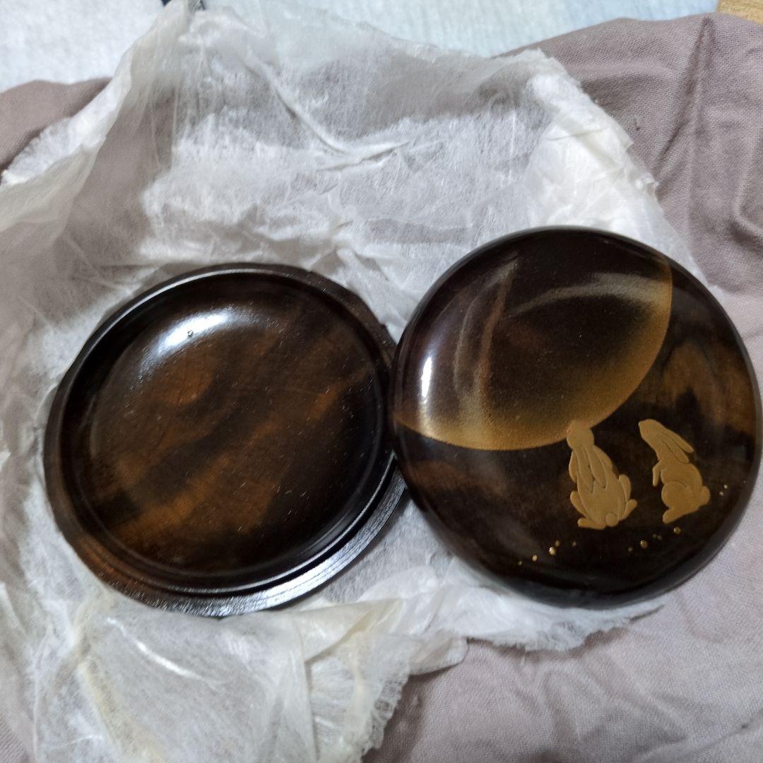 ウサギデザインの漆器香合 木箱付き