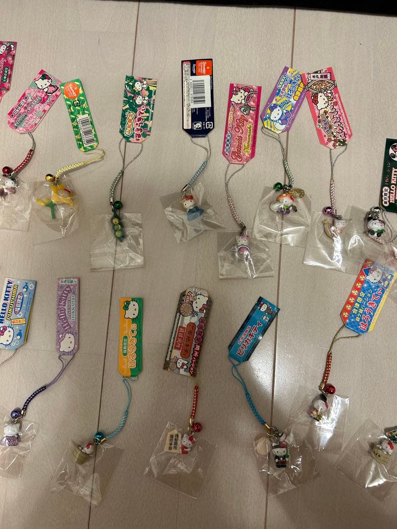 ご当地ハローキティ ストラップ 87個 まとめ売り　未使用