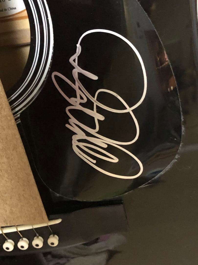 アコースティックギターJohnson 直筆サイン (JON BON JOVI)