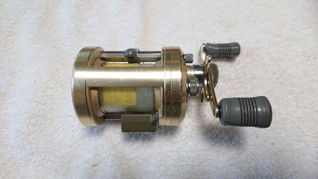 yasunakaシマノ　ベイトリール　カルカッタ400