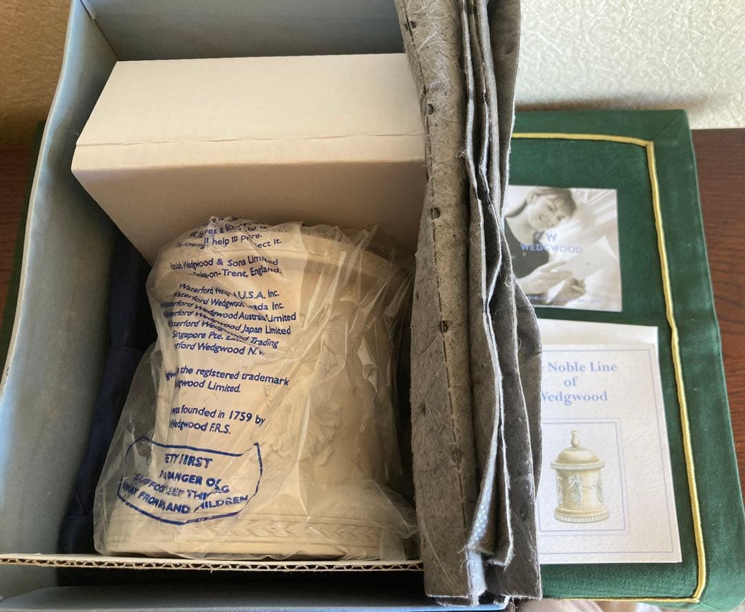 シリアル No付き 限定品　ウェッジウッド　ダンシングアワーズ　ビジューボックス