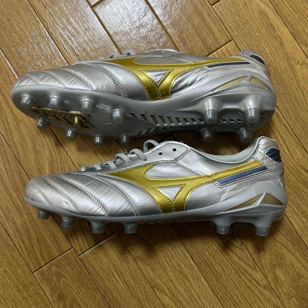 Mizuno MoRELIA DNA JAPAN シルバー/ゴールド スパイク