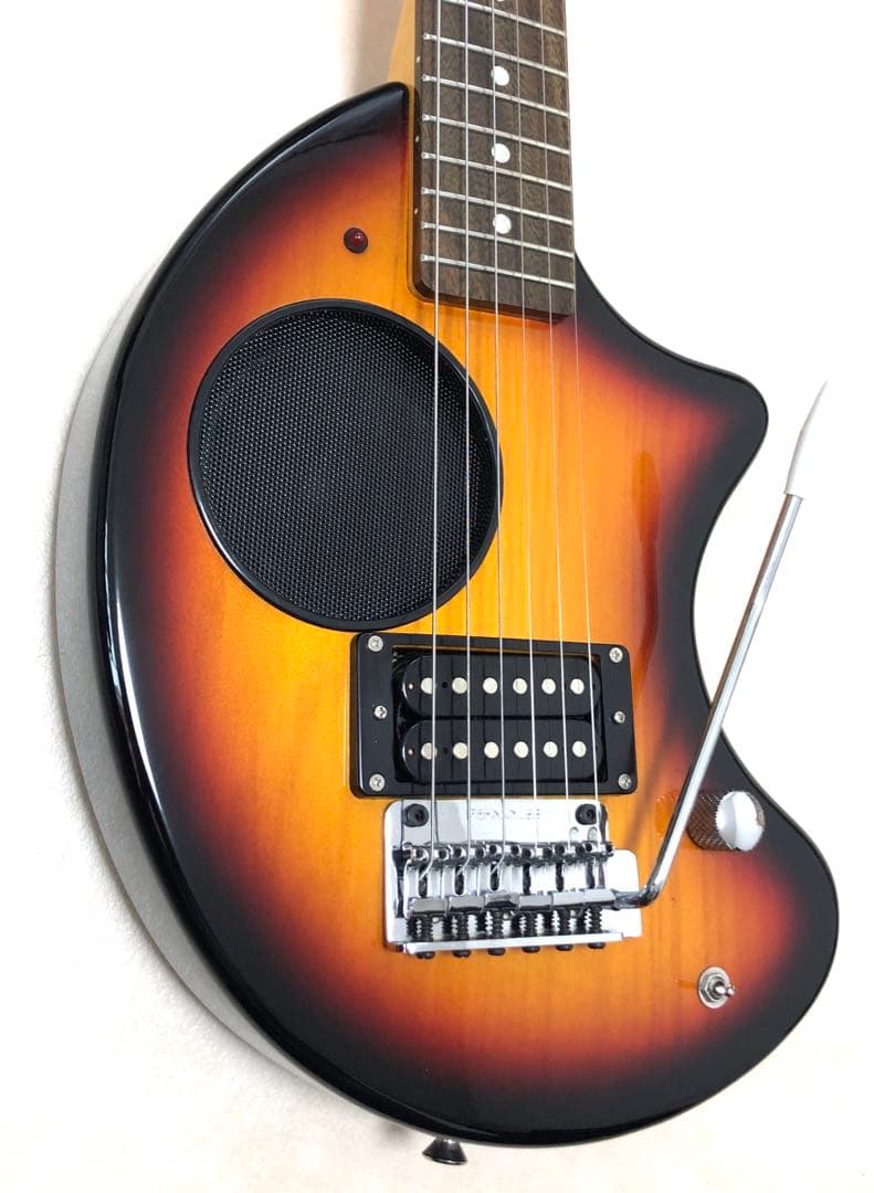 【新品同様！！】ZO-3 芸達者 3TS アンプ内蔵ミニギター 専用ケース付